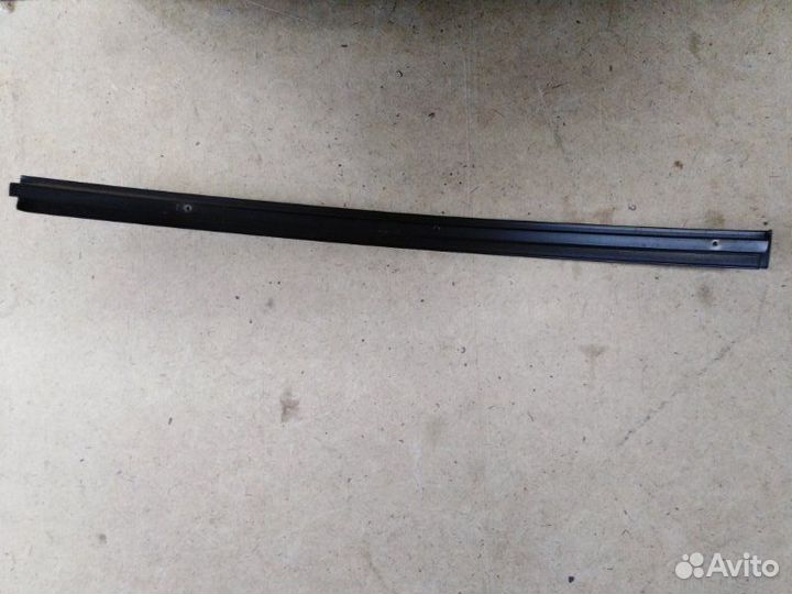 Накладка направляющей стойки стекла левая Bmw