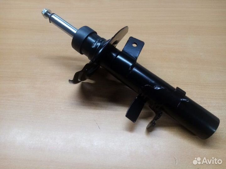 Амортизатор передний правый Ford Focus 2015