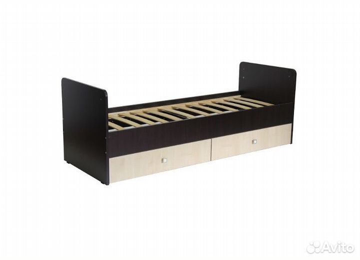 Детская кроватка с маятником