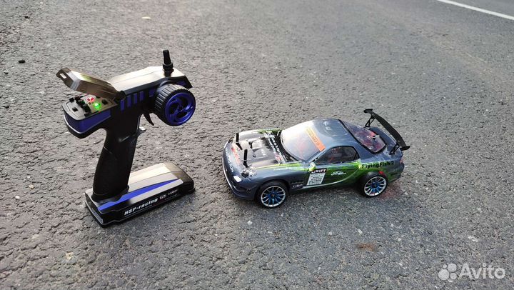 Машина на радиоуправлении для дрифта
