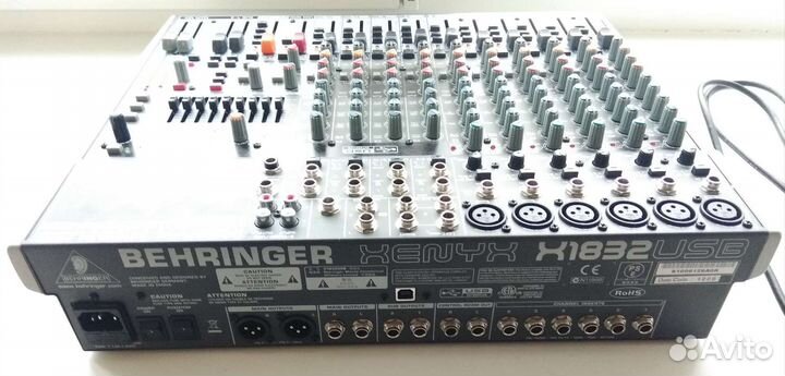 Микшерский пульт Behringer x1832usb