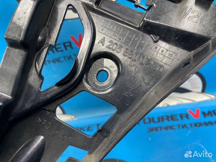 Клипса бампера задняя правая Mercedes-Benz C-Class