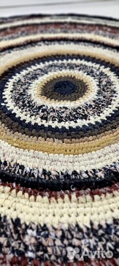 Коврик вязаный круглый