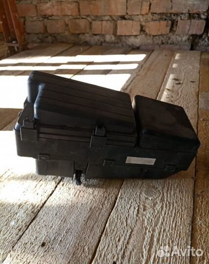 Блок предохранителей под капотом Хонда Аккорд 7