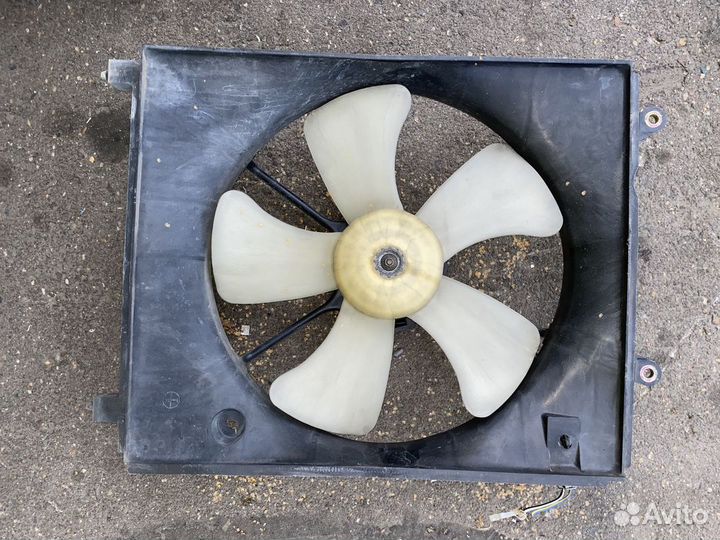 Диффузор радиатора Toyota Ipsum SXM10G