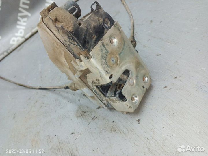 Замок двери передний правый Renault Megane K4M