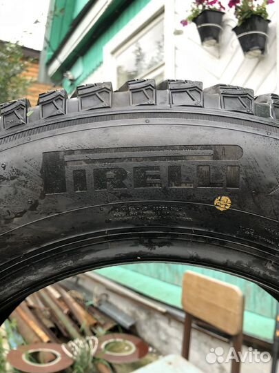 Pirelli Ice Zero 2 215/65 R16
