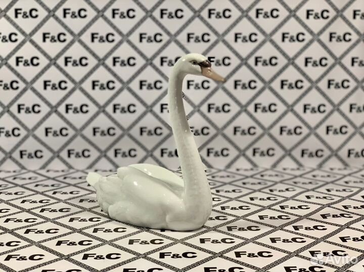 Фарфоровый лебедь Lladro