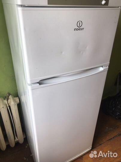 Холодильник Indesit ST145.028 две камеры