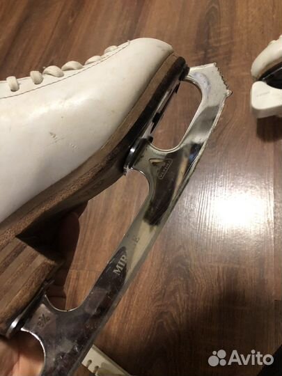 Деткие профессиональные фигурные коньки 28-30 р-р