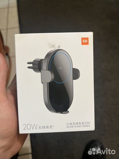 Автомобильный держатель с беспроводной зарядкой