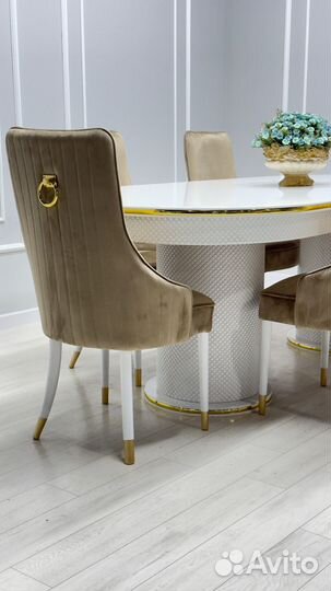 Стол и стулья