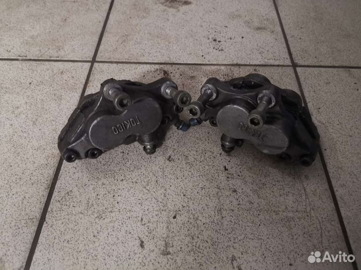 Суппорт передний Kawasaki ZZR 400 1