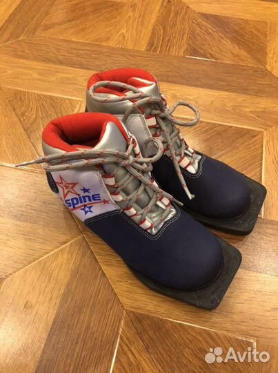 Лыжные ботинки