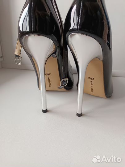 Туфли лодочки на шпильке