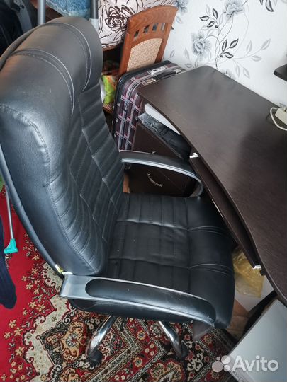 Кожаное кресло