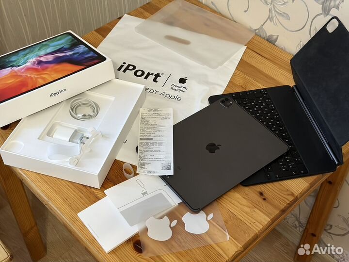 iPad Pro 12.9 256gb LTE+ Keyboard Magic