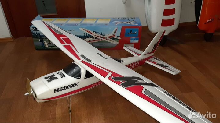 Радиоуправляемый самолет