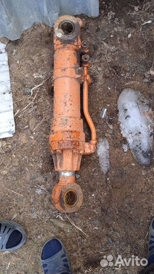 Продам цилиндры на hitachi
