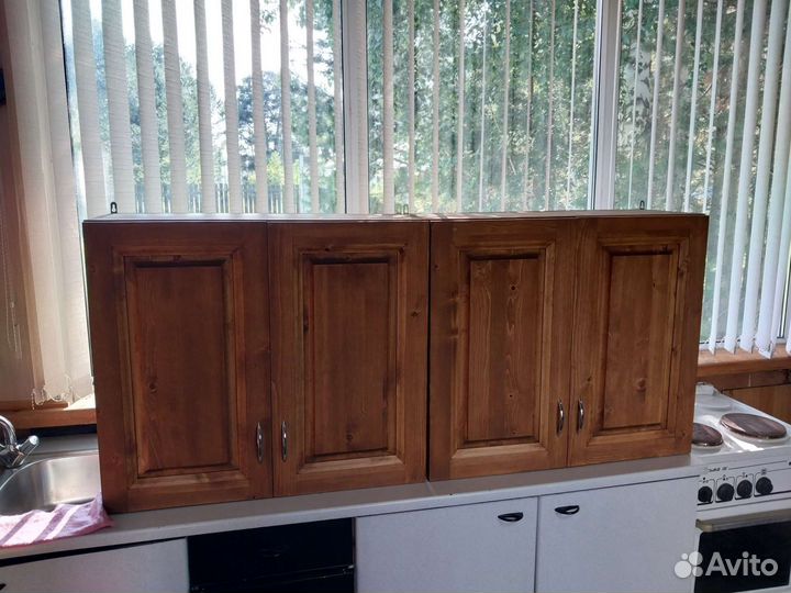 Два навесных шкавчика