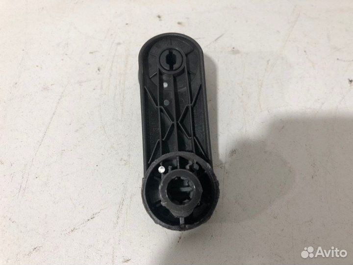 Ручка стеклоподъемника задняя правая Opel Astra J