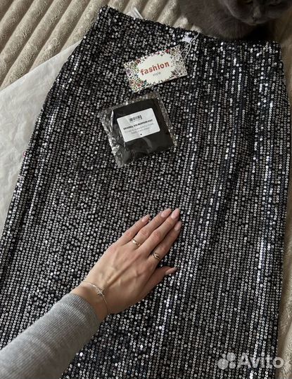 Женская юбка с пайетками новая с биркой