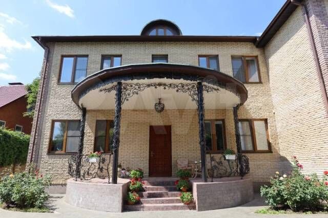 Коттедж 674 м² на участке 16 сот.