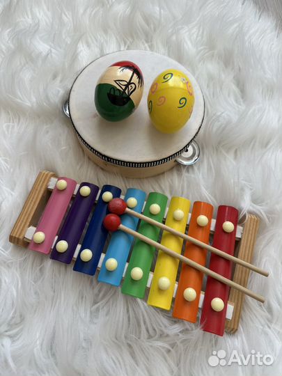Музыкальные инструменты: Ксилофон, бубен, маракасы