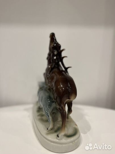 Статуэтка «Олень с кабанами»