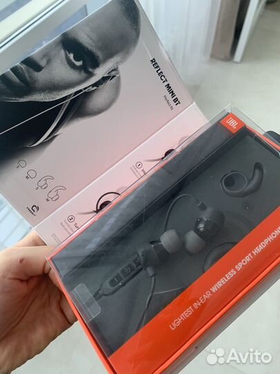 Беспроводные наушники JBL reflect mini. Новые