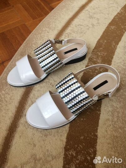 Продаются новые женские босоножки