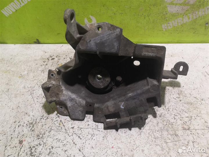 Кронштейн кпп Рено Клио 2 Симбол