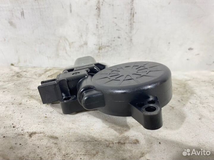 Моторчик стеклоподъемника передний правый Mazda