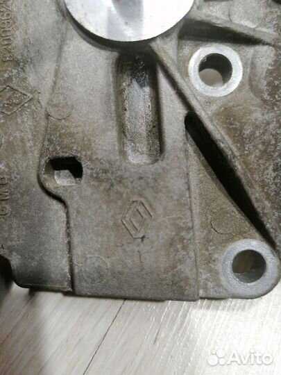 Помпа водяной насос Renault sandero 2