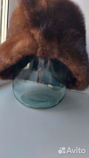 Женские меховые шапки