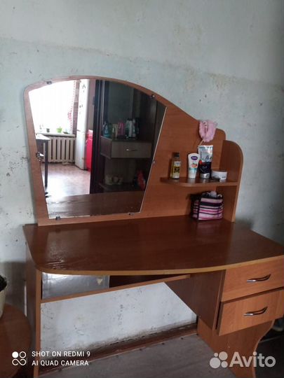 Косметический столик