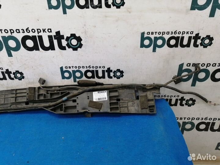 Кронштейн заднего бампера центральный 52615-60030