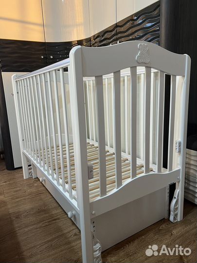 Кроватка детская с маятником Гандылян