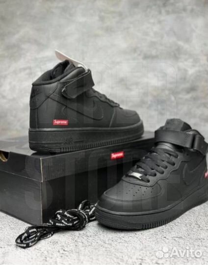 Кроссовки nike air force 1 supreme mid на руках