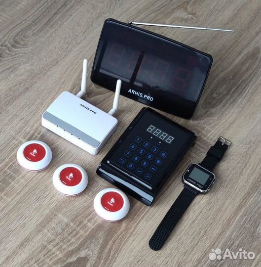 Кнопка вызова официанта с часами, табло, усилитель