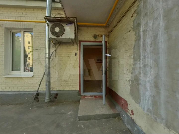 Продается коммерческая, 140.7 кв.м., 1/6 эт