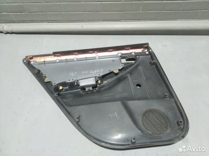 Обшивка боковой двери задняя правая Toyota Corolla