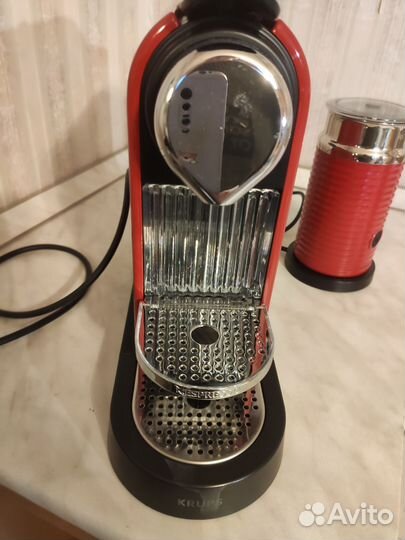 Кофемашина Krups, капучинатор Nespresso