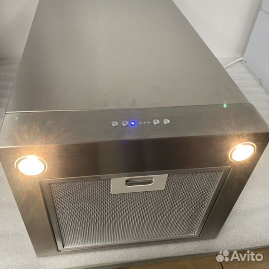 Вытяжка пристенная итальянская 90см новая