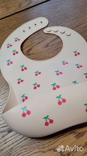 Силиконовый нагрудник для малыша