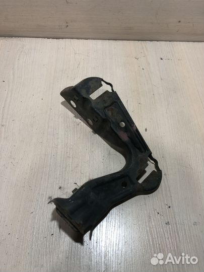 Кронштейн фары правый skoda Octavia A5