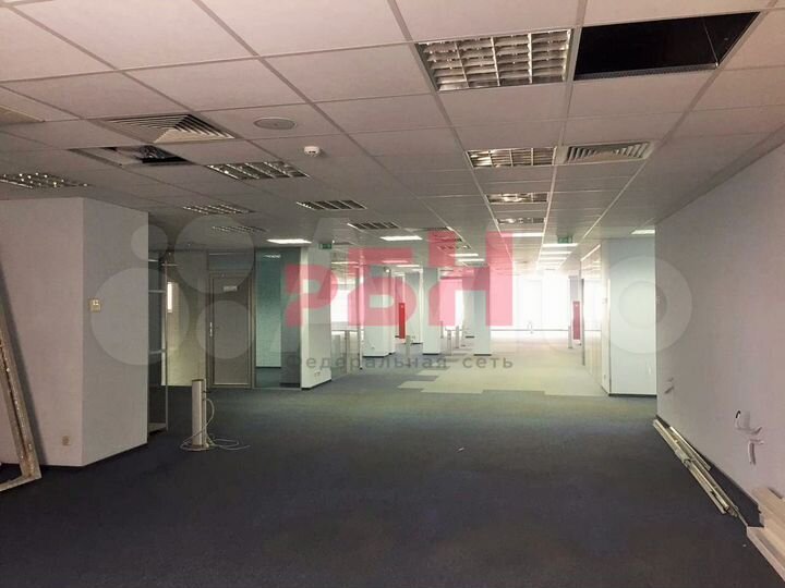 Офис опенспейс + кабинеты с парковкой 600 кв. м