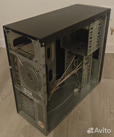 Корпус для компьютера с ветилятором и дисководом