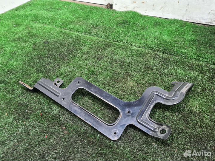 Крепление блока управления двигателем Kia Ceed 2