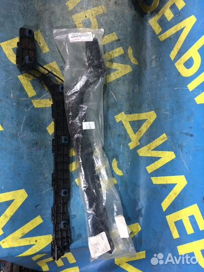 Направляющая бампера Toyota Land Cruiser 200